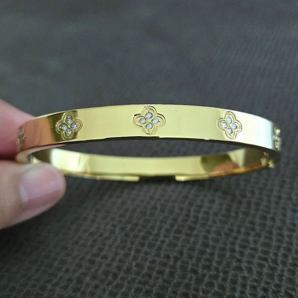 Gold💛 Hinged Bangle with Bezel Set Cubic Zirconias💎 - NWT